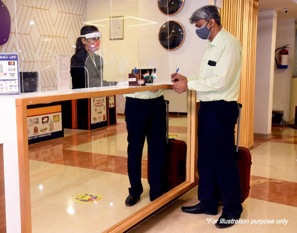 Oyo Hotel Ayush Palace Cuttack Bagian luar foto