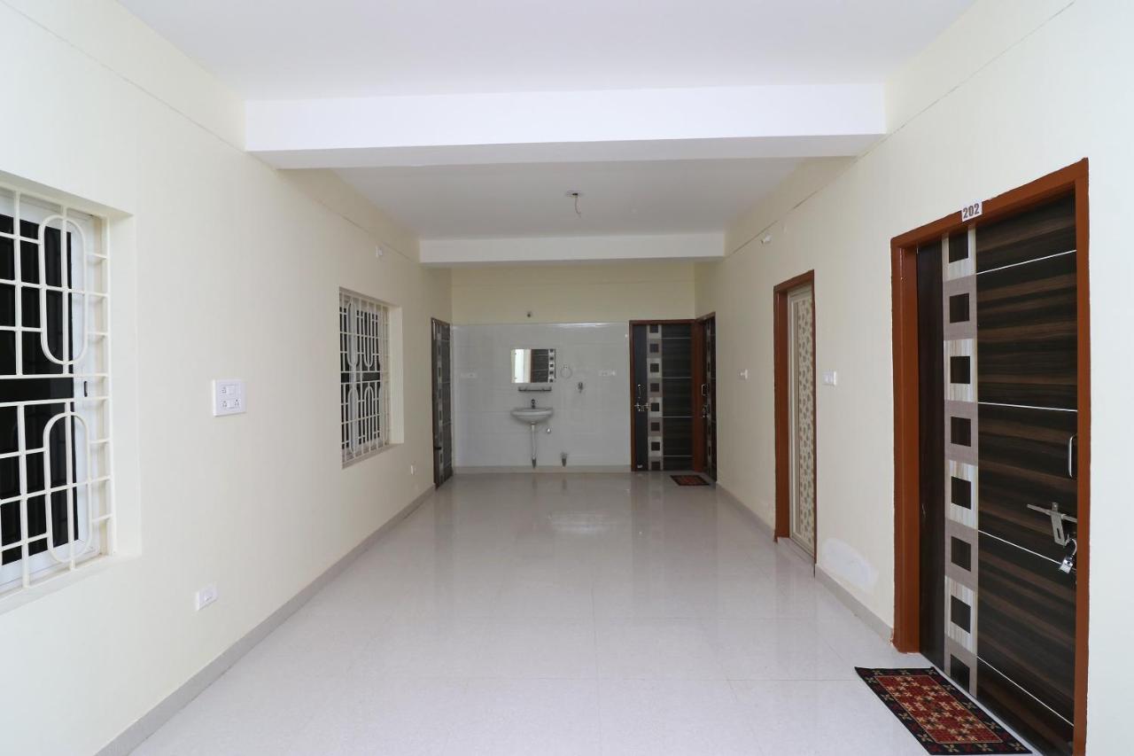 Oyo Hotel Ayush Palace Cuttack Bagian luar foto