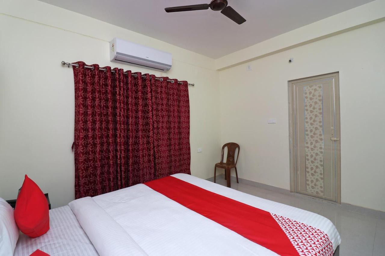Oyo Hotel Ayush Palace Cuttack Bagian luar foto