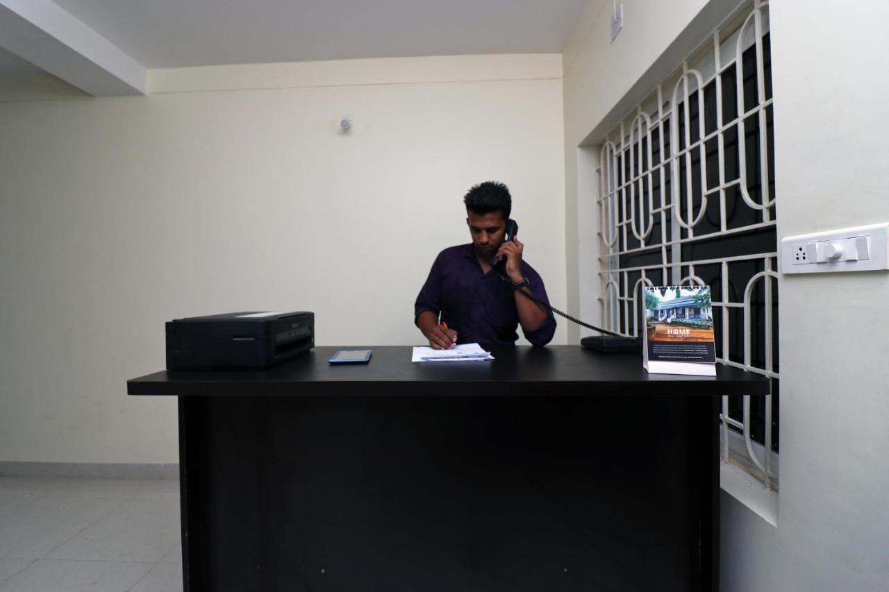 Oyo Hotel Ayush Palace Cuttack Bagian luar foto