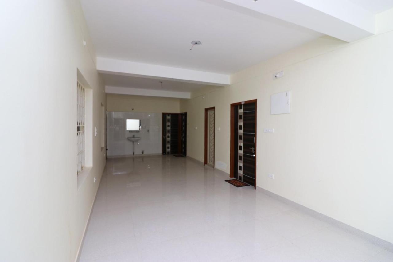 Oyo Hotel Ayush Palace Cuttack Bagian luar foto