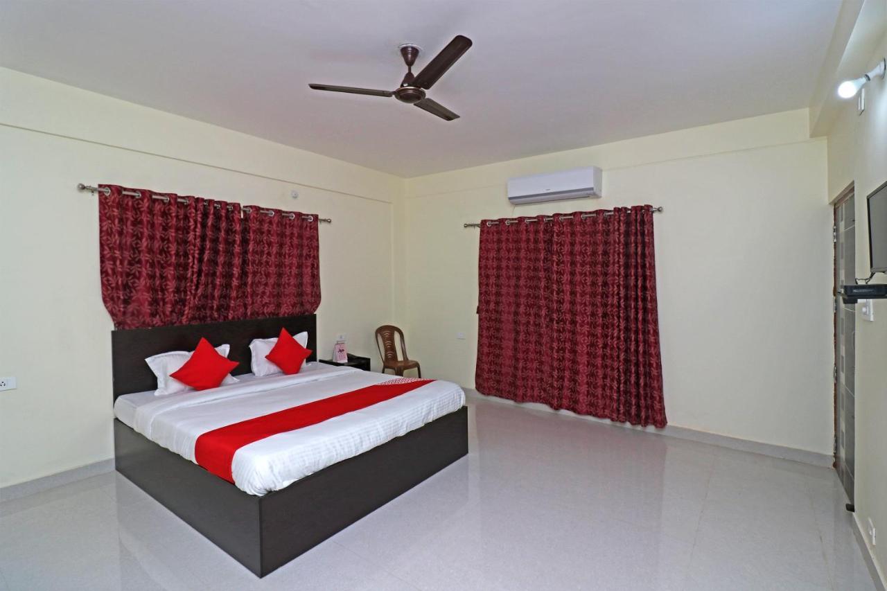 Oyo Hotel Ayush Palace Cuttack Bagian luar foto