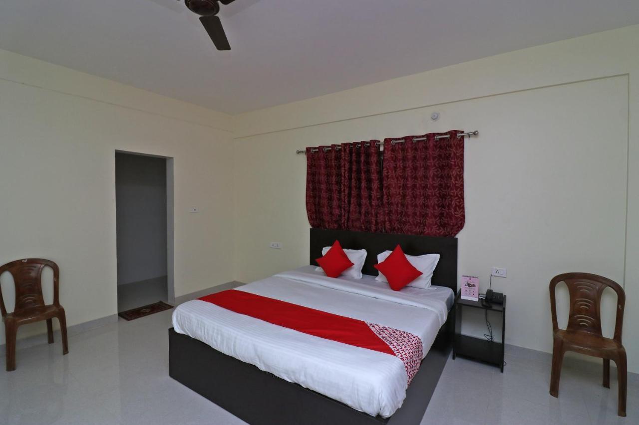 Oyo Hotel Ayush Palace Cuttack Bagian luar foto