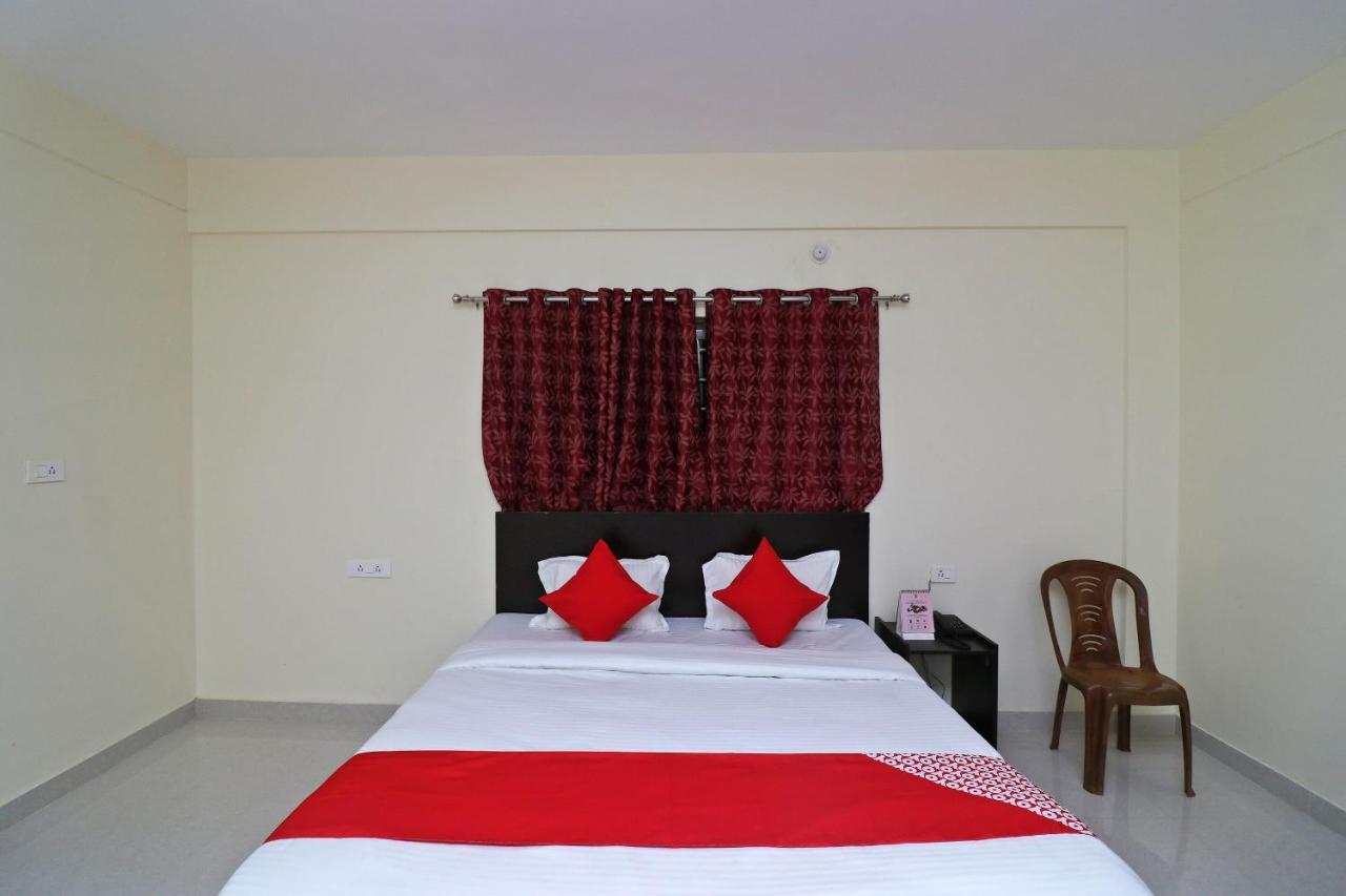 Oyo Hotel Ayush Palace Cuttack Bagian luar foto