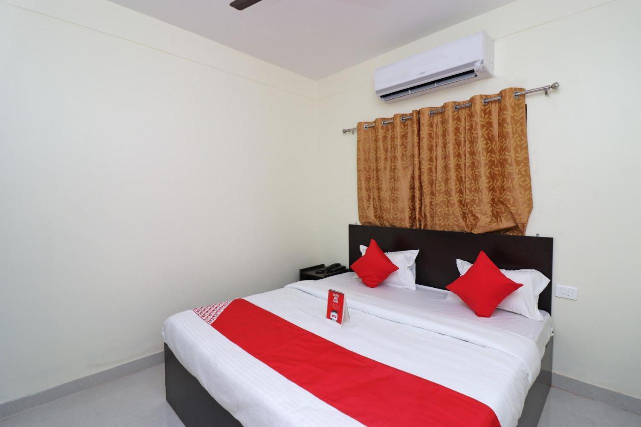 Oyo Hotel Ayush Palace Cuttack Bagian luar foto