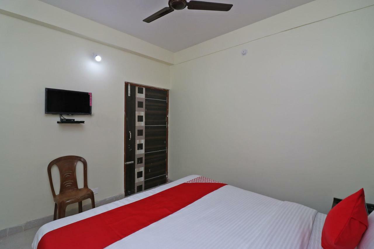 Oyo Hotel Ayush Palace Cuttack Bagian luar foto