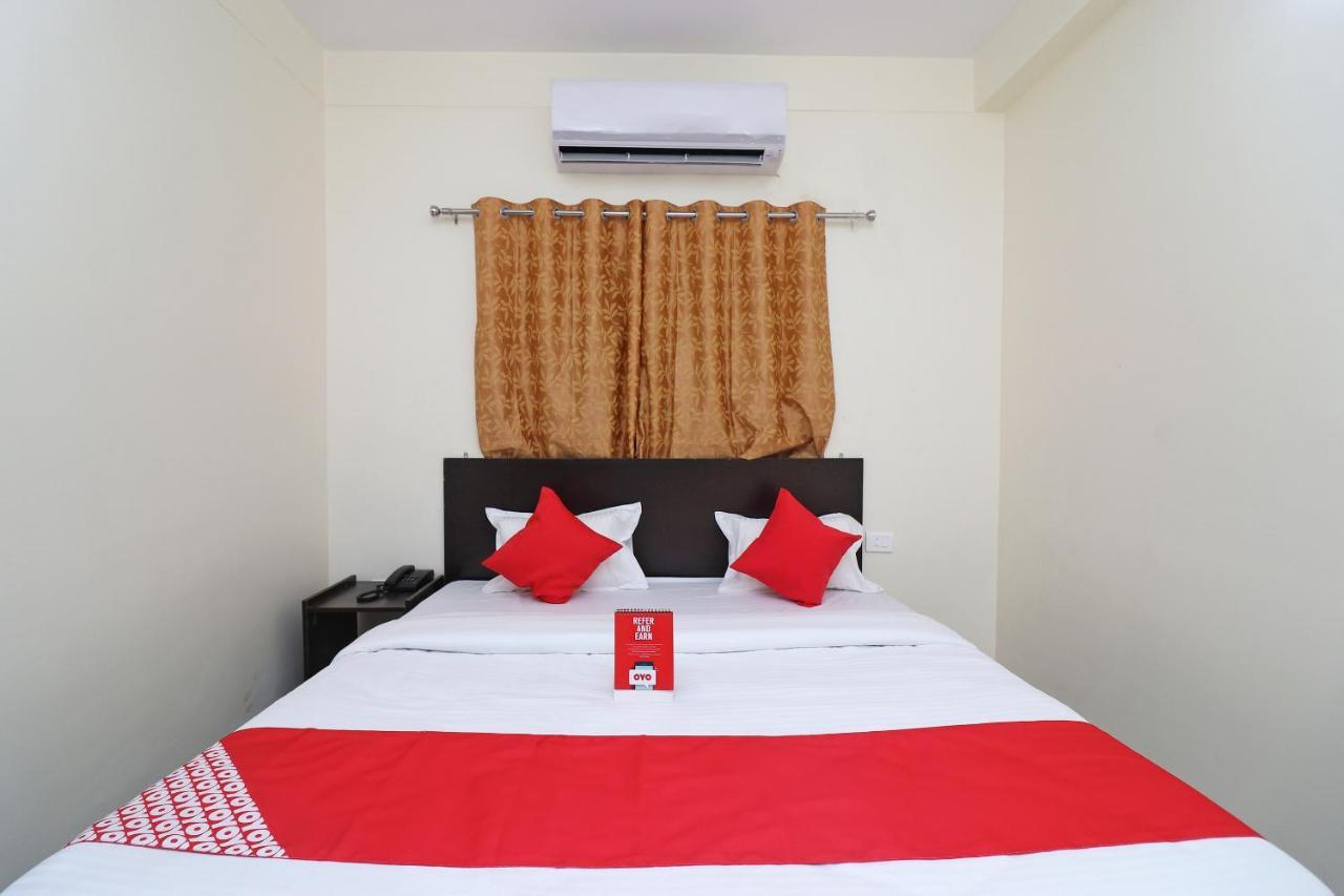 Oyo Hotel Ayush Palace Cuttack Bagian luar foto